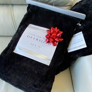 Black faux Oversized throw blanket 🖤